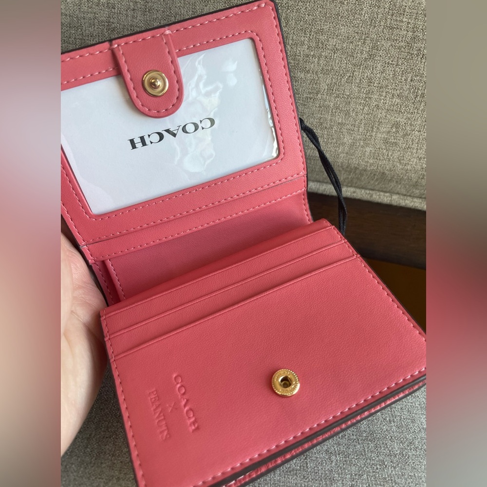 NWT!Coach X Peanuts Snap Wallet With Lucy(COACH CBN89)fast shipping - Picture 3 of 5